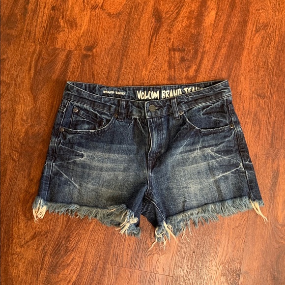 Volcom shorts 7 - Picture 1 of 3